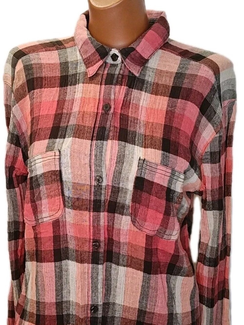 Free People Crochet Back Button Shirt Sz Med Red Plaid Crinkle Gauzy Mixed Media - Picture 8 of 13